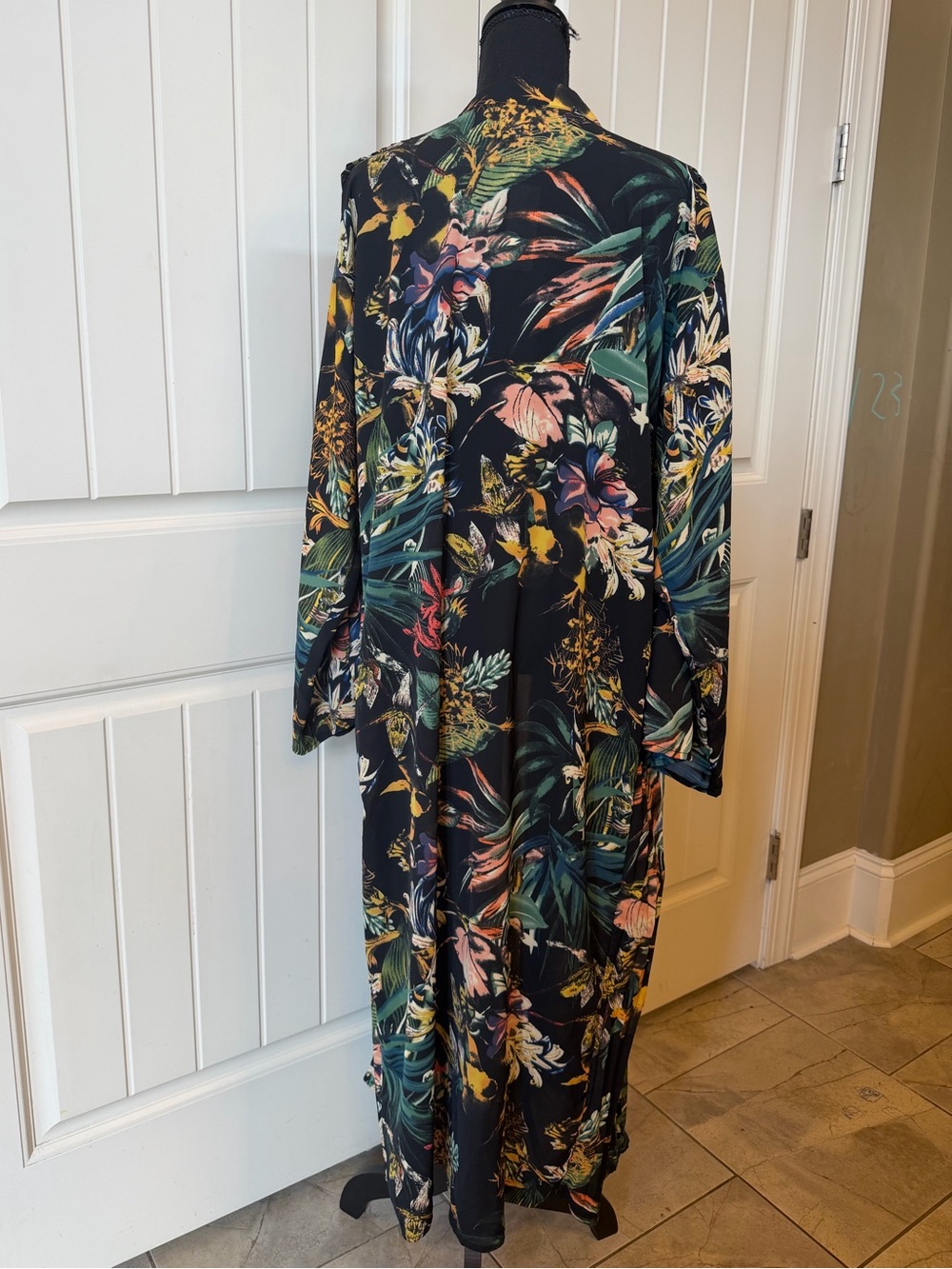 Anthropologie Black Floral Pattern Pleated Kimono Duster - Picture 4 of 7